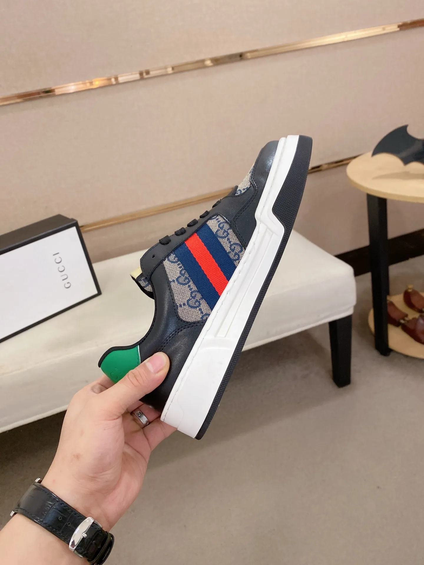 Men's Men's Shoes💰 420💰【Gucci】Gucci men's latest series of casual shoes! The official website is built 1:1. The upper is made of imported high-quality cowhide, and the lining is made of high-quality sheepskin, which is soft and comfortable. Picky selection of materials and exquisite workmanship give you the best enjoyment. Number of yards: 38-44 yards.